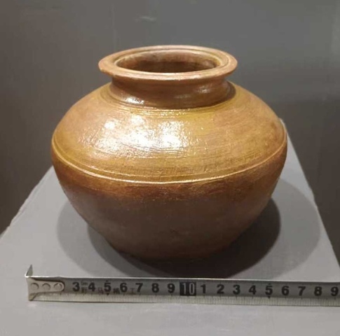 古玩陶瓷精美黃釉漢代罐拍賣,當前價格500元