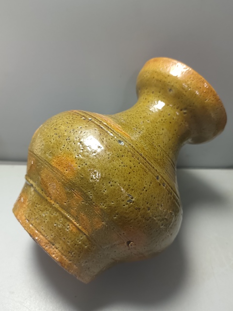 古玩陶瓷精美漢代綠釉瓶拍賣,當前價格500元