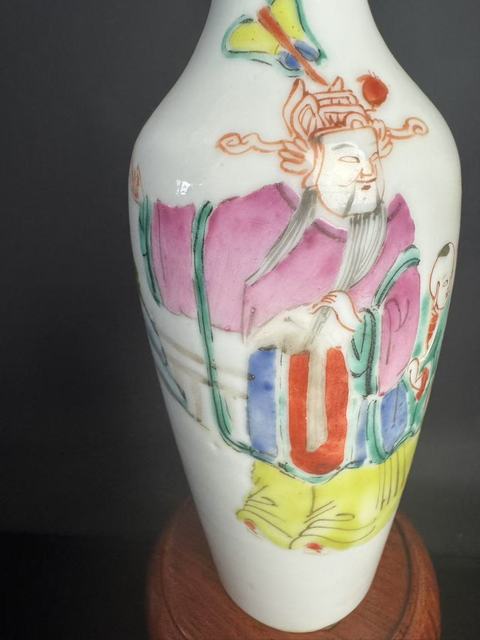 古玩陶瓷粉彩人物瓶真品鑒賞圖