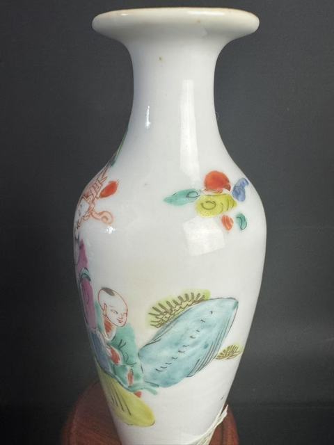 古玩陶瓷粉彩人物瓶真品鑒賞圖
