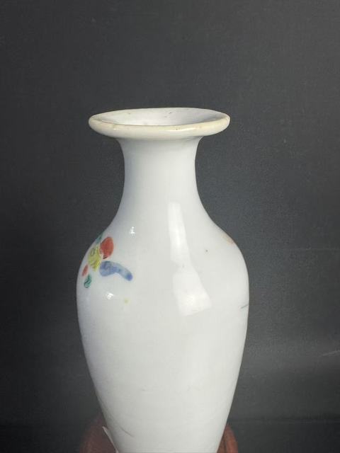 古玩陶瓷粉彩人物瓶真品鑒賞圖