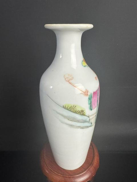 古玩陶瓷粉彩人物瓶真品鑒賞圖