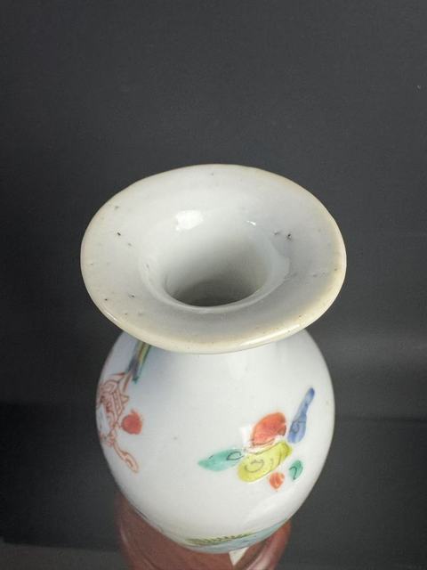 古玩陶瓷粉彩人物瓶真品鑒賞圖