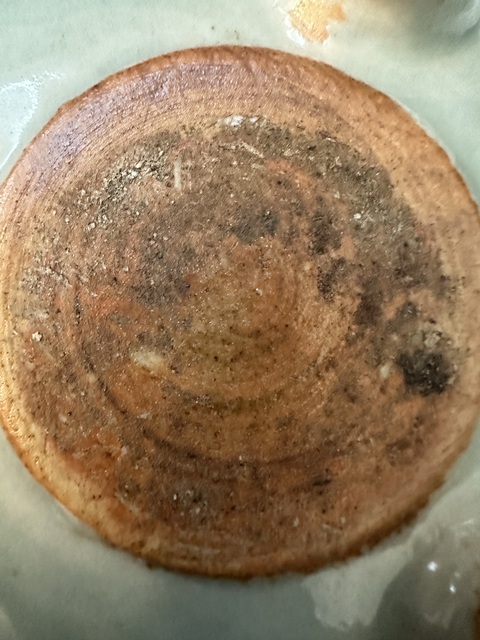 古玩陶瓷豆青釉暗刻花卉紋三足爐真品鑒賞圖