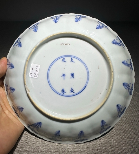 古玩陶瓷花卉紋青花盤真品鑒賞圖