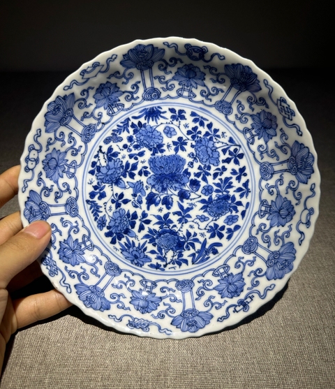 古玩陶瓷花卉紋青花盤真品鑒賞圖