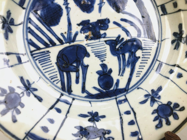 古玩陶瓷明萬歷·青花雙鹿紋盤真品鑒賞圖