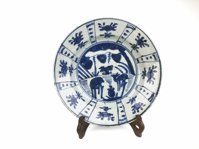 古玩陶瓷明萬歷·青花雙鹿紋盤真品鑒賞圖