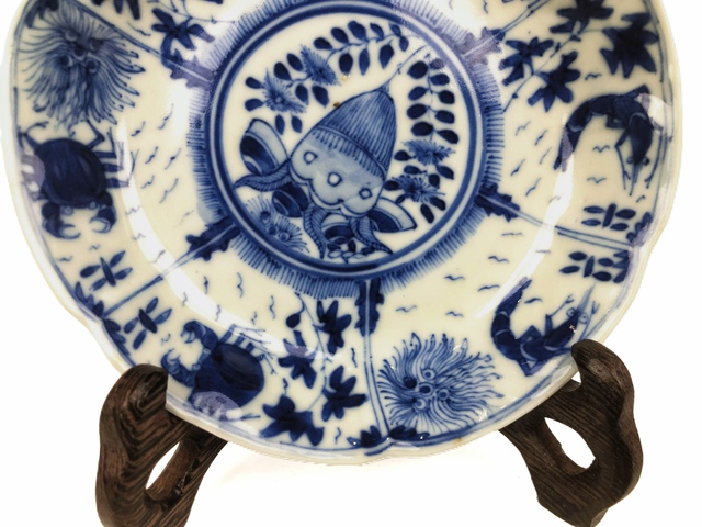 古玩陶瓷清光緒·青花魚(yú)蝦蟹花口盤(pán)真品鑒賞圖