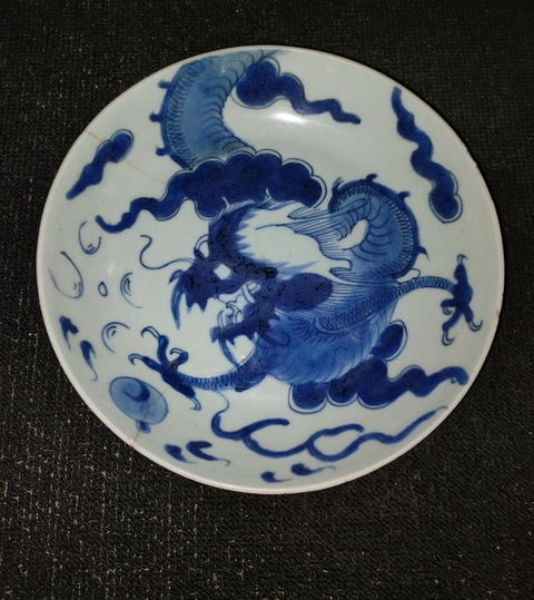古玩陶瓷過墻龍紋青花盤真品鑒賞圖