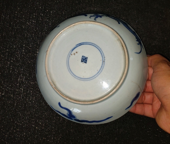 古玩陶瓷過墻龍紋青花盤真品鑒賞圖