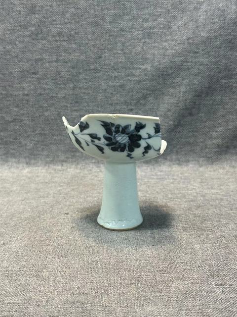 古玩陶瓷元青花暗刻八寶高足杯標本拍賣,當前價格8888元