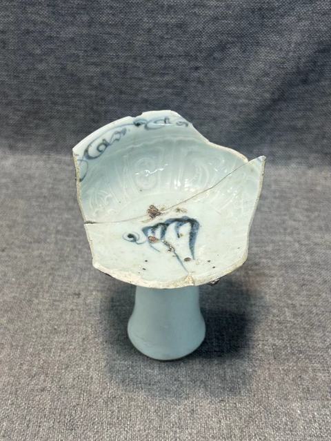 古玩陶瓷元青花暗刻八寶高足杯標本拍賣,當前價格8888元