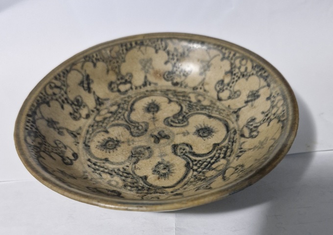古玩陶瓷明空白期青花盤真品鑒賞圖