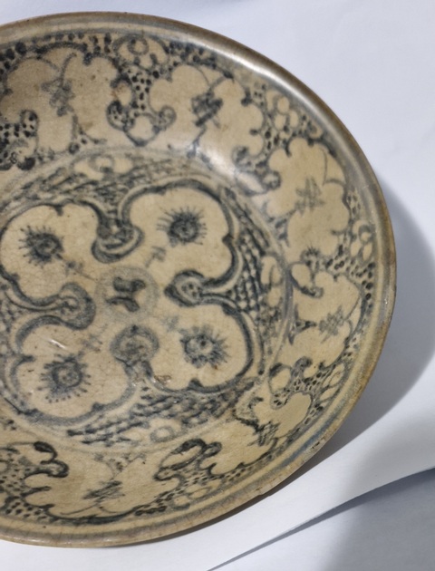 古玩陶瓷明空白期青花盤真品鑒賞圖