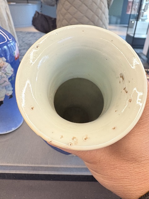 古玩陶瓷灑藍開光粉彩無雙譜人物觀音瓶真品鑒賞圖