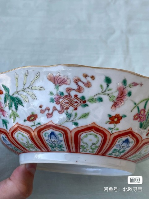 古玩陶瓷粉彩四季花卉紋花口碗真品鑒賞圖
