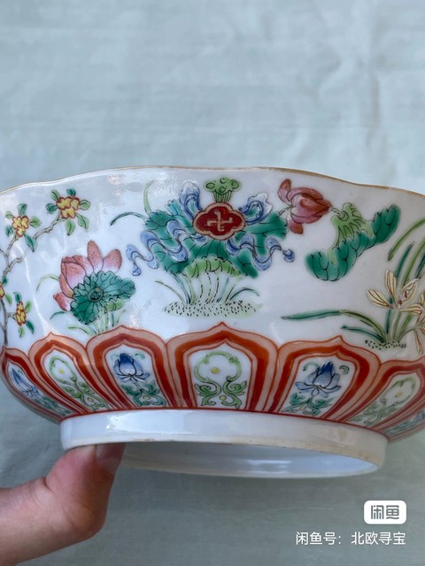 古玩陶瓷粉彩四季花卉紋花口碗真品鑒賞圖