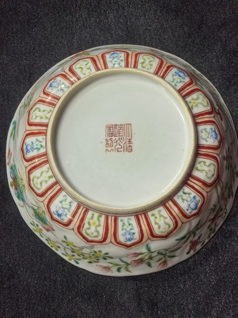 古玩陶瓷粉彩四季花卉紋花口碗真品鑒賞圖