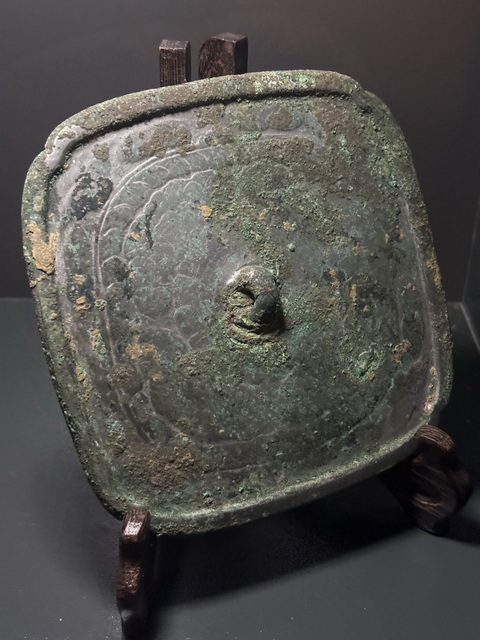 古玩銅器五代·團(tuán)紋方鏡拍賣,當(dāng)前價(jià)格3800元