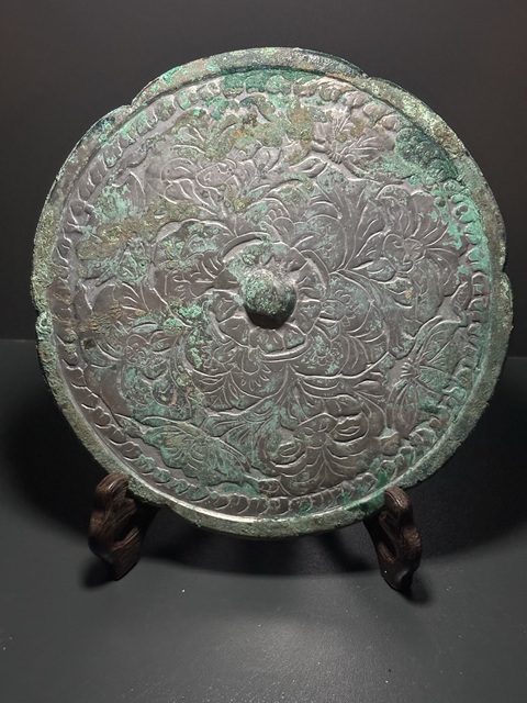 古玩銅器唐·蝶戀花鏡拍賣，當(dāng)前價(jià)格23500元