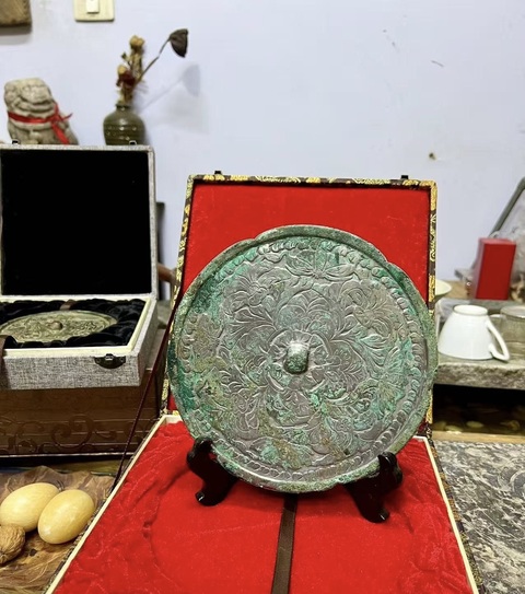 古玩銅器唐·蝶戀花鏡拍賣，當(dāng)前價(jià)格23500元