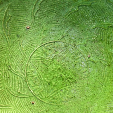 古玩陶瓷遼綠釉印花盤真品鑒賞圖