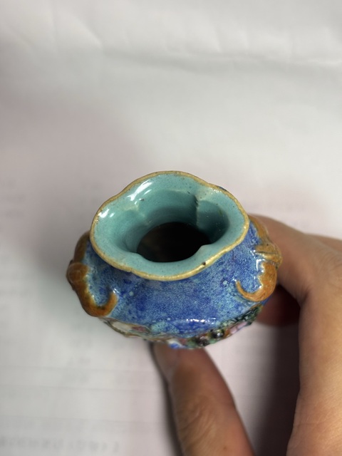 古玩陶瓷爐鈞釉粉彩人物紋獅耳瓶真品鑒賞圖
