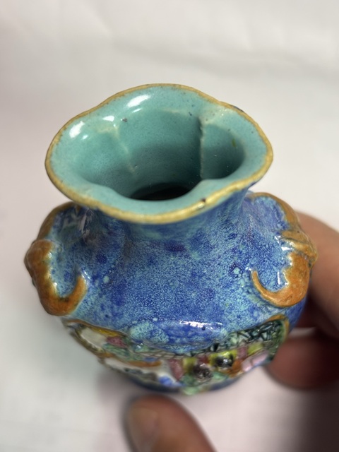 古玩陶瓷爐鈞釉粉彩人物紋獅耳瓶真品鑒賞圖