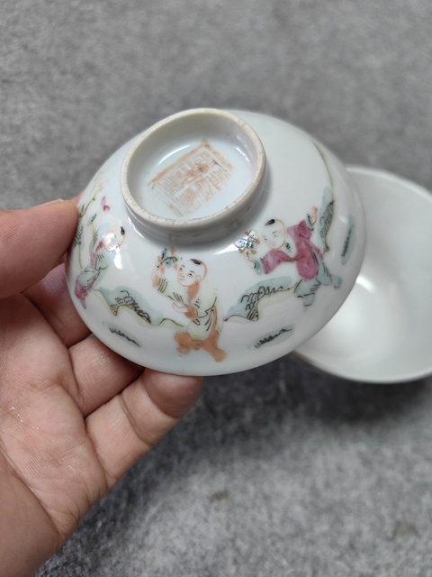 古玩陶瓷粉彩仕女嬰戲圖蓋碗真品鑒賞圖