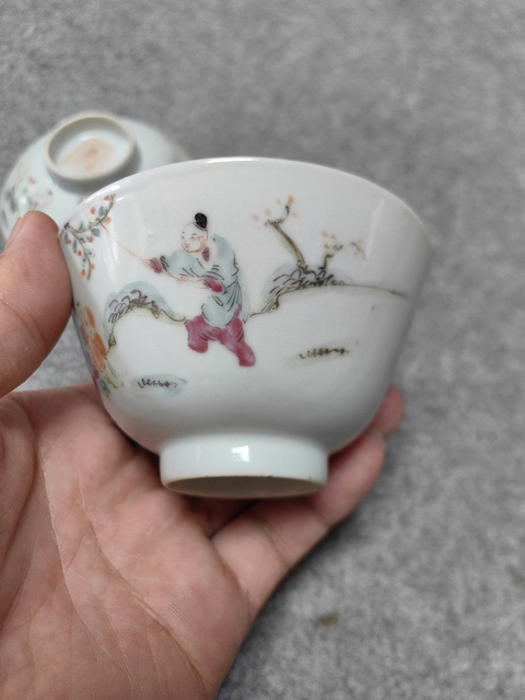 古玩陶瓷粉彩仕女嬰戲圖蓋碗真品鑒賞圖