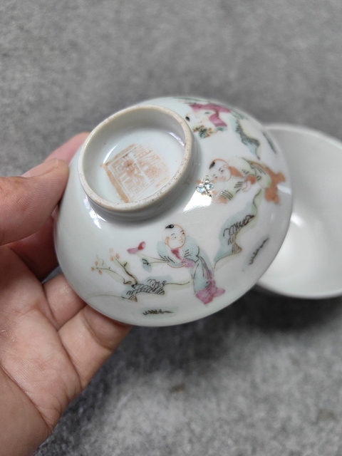 古玩陶瓷粉彩仕女嬰戲圖蓋碗真品鑒賞圖