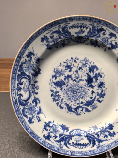 古玩陶瓷青花花卉折腰盤真品鑒賞圖