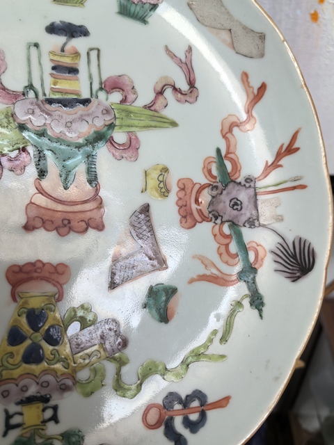 古玩陶瓷清中期粉彩博古圖花口盤拍賣，當前價格4800元