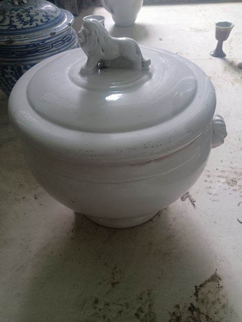 古玩陶瓷雙鋪首白釉蓋罐真品鑒賞圖