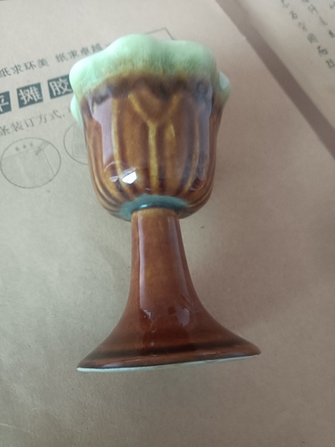古玩陶瓷褐綠釉高足杯真品鑒賞圖