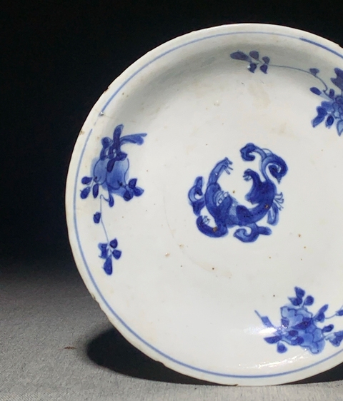 古玩陶瓷折枝花摩羯龍紋青花盤真品鑒賞圖