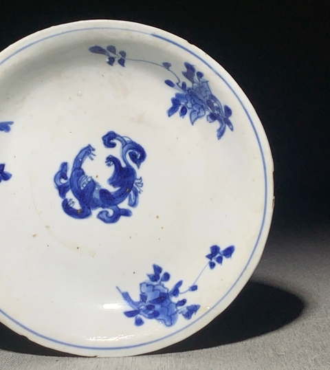 古玩陶瓷折枝花摩羯龍紋青花盤真品鑒賞圖