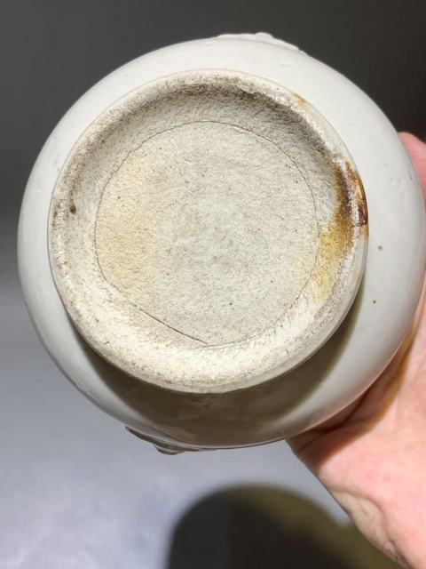古玩陶瓷德化窯白釉雙鋪首圈足香爐真品鑒賞圖