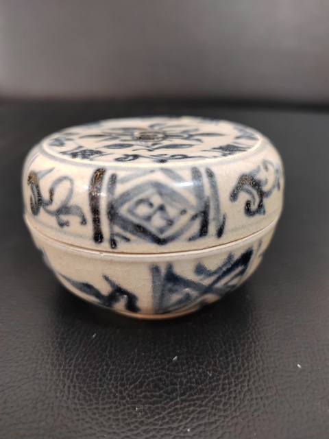 古玩陶瓷安南窯青花粉盒真品鑒賞圖