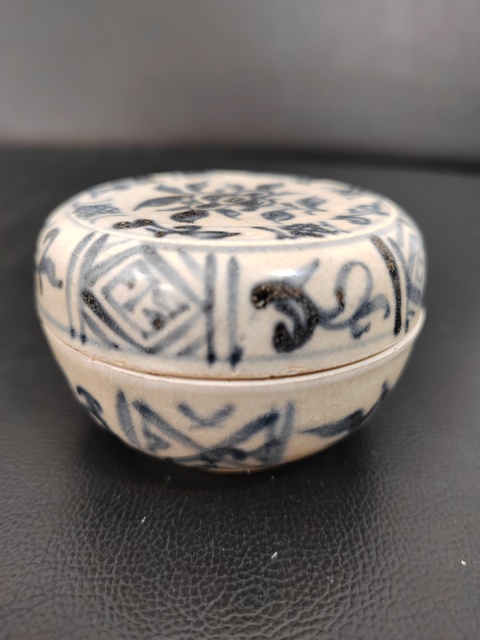 古玩陶瓷安南窯青花粉盒真品鑒賞圖