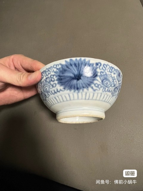 古玩陶瓷花卉紋青花碗真品鑒賞圖
