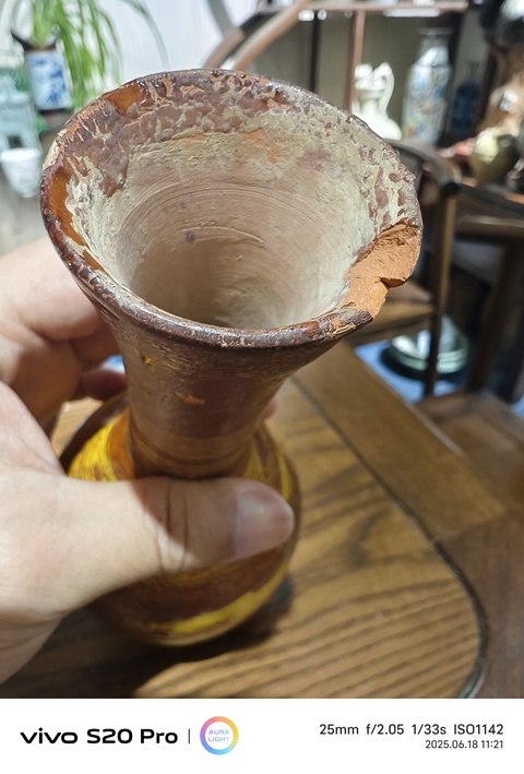 古玩陶瓷宋代黃釉絞釉瓶真品鑒賞圖