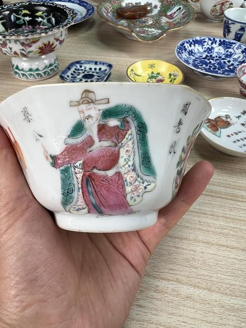 古玩陶瓷粉彩無雙譜人物茶碗真品鑒賞圖
