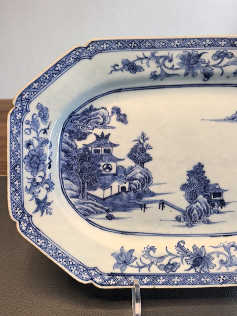 古玩陶瓷乾隆青花山水盤真品鑒賞圖
