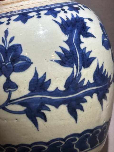 古玩陶瓷青花花卉紋罐真品鑒賞圖