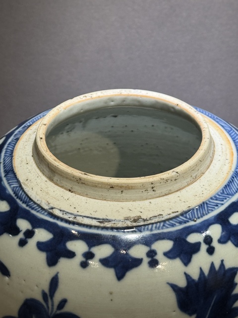 古玩陶瓷青花花卉紋罐真品鑒賞圖