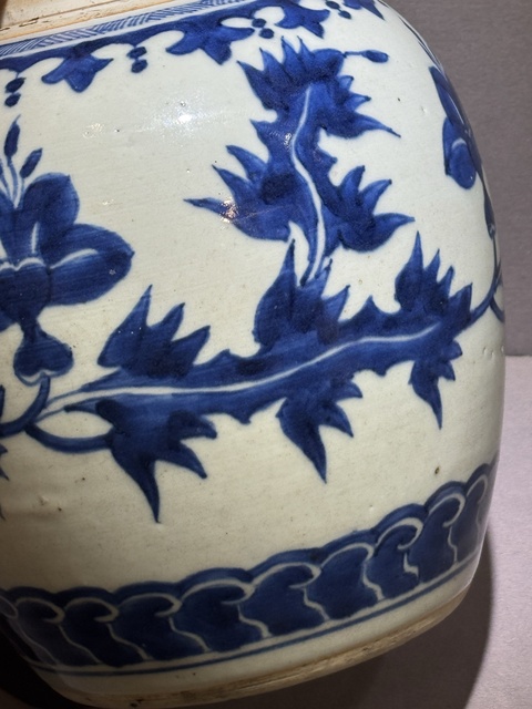 古玩陶瓷青花花卉紋罐真品鑒賞圖