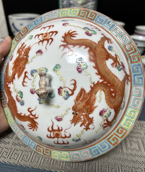 古玩陶瓷晚清礬紅龍紋蓋罐真品鑒賞圖