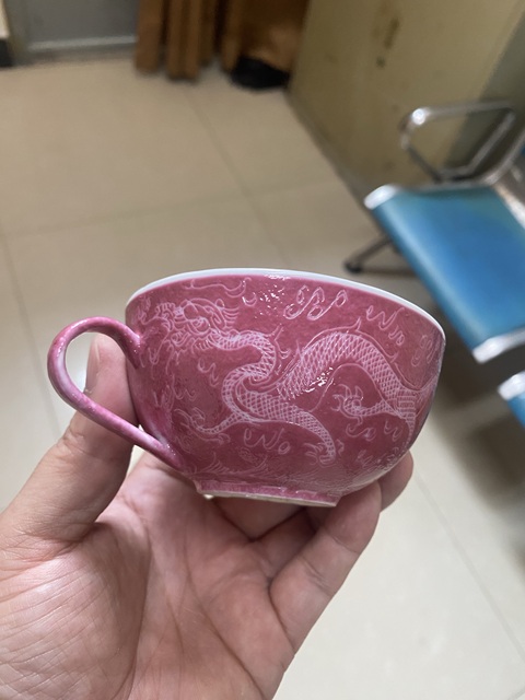 古玩陶瓷民國胭脂紅軋道龍紋杯真品鑒賞圖